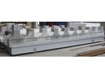Zav�ec� v�z s betonov�mi bloky pro ulo�en� bram